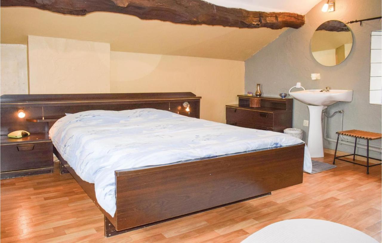 1 Bedroom Nice Home In Lierneux Luaran gambar